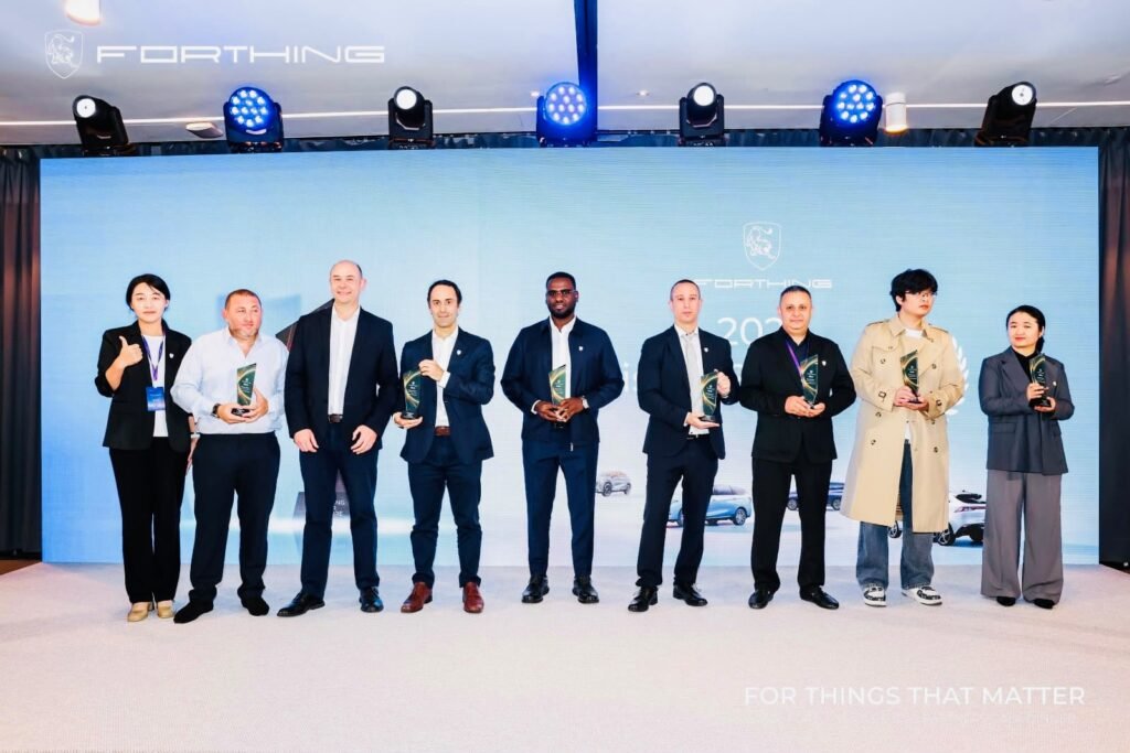Jeeh Motors and FORTHING representatives on stage at the 2026 Paris Motor Show
